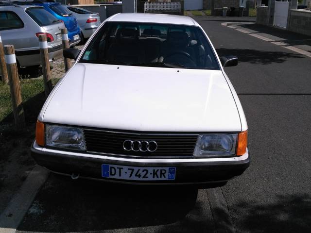 Bild 1/4 von Audi 100 - 2.0 (1984)