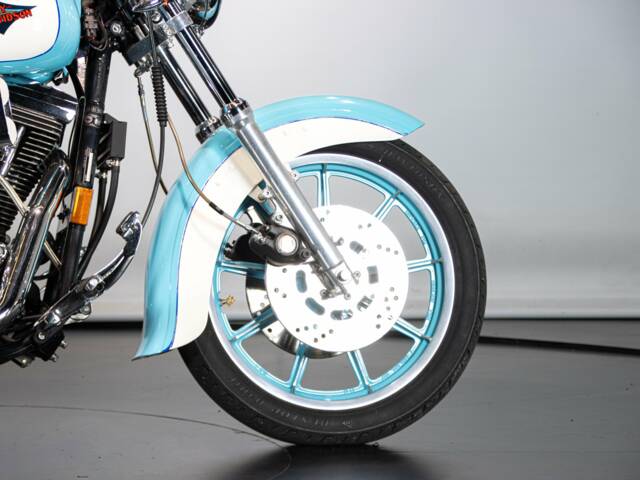 Harley-Davidson Dyna Glide Custom