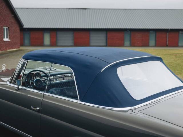 Mercedes-Benz 250 SE