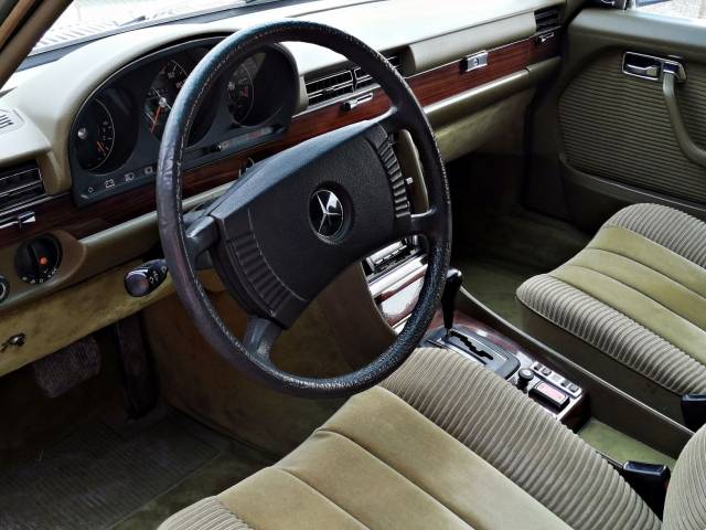 Mercedes-Benz 280 SE