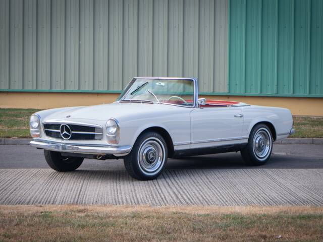 Mercedes-Benz 230 SL