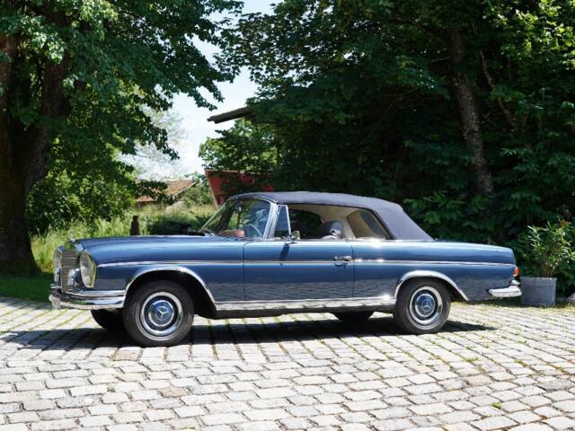Mercedes-Benz 300 SE