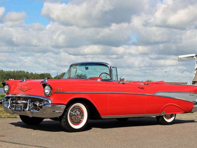 Image 1/29 de Chevrolet Bel Air Convertible (1957)