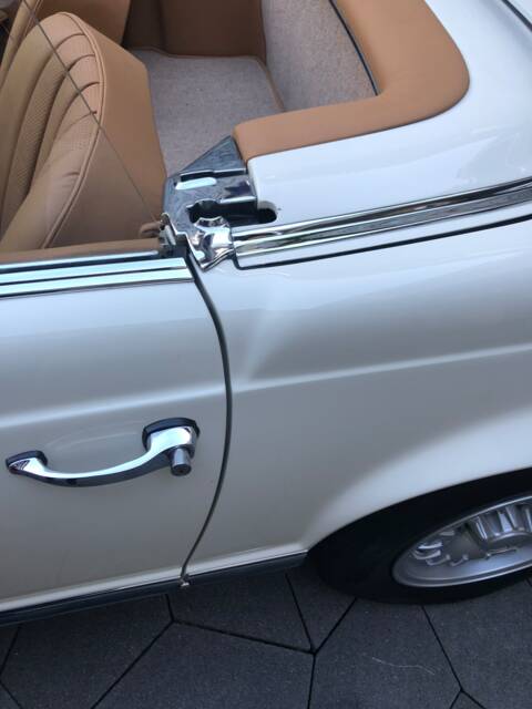 Mercedes-Benz 230 SL