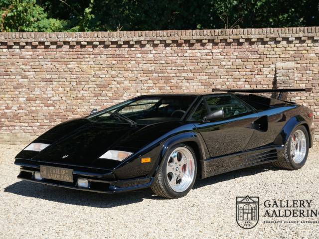 Bild 1/50 von Lamborghini Countach LP 5000 S QV (1988)