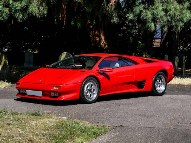 Image 1/26 of Lamborghini Diablo VT (1994)