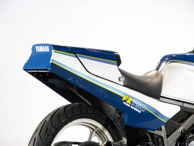 Yamaha FZ 750