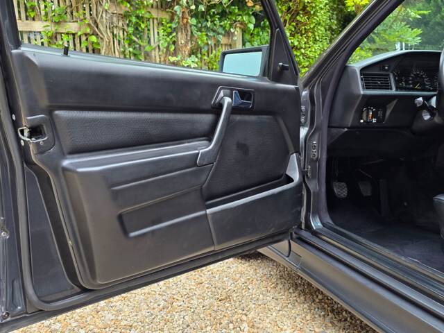 Mercedes-Benz 190 E 2.3-16