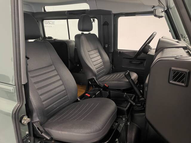 Land Rover Defender 90