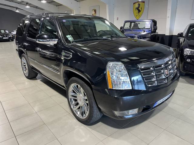 Image 1/40 of Cadillac Escalade (2011)