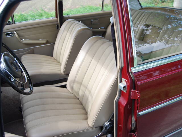 Mercedes-Benz 280 SE