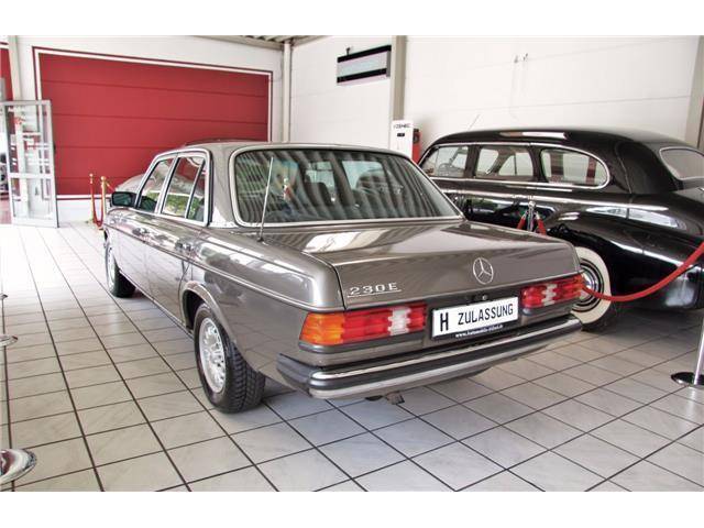 Mercedes-Benz 230 E