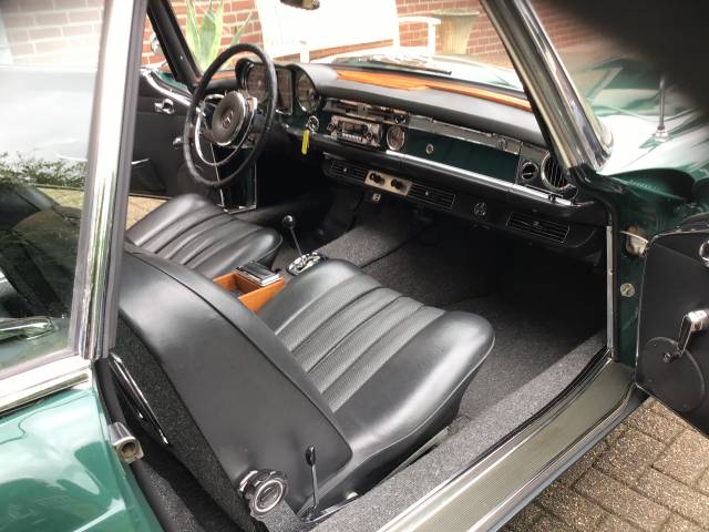 Mercedes-Benz 230 SL