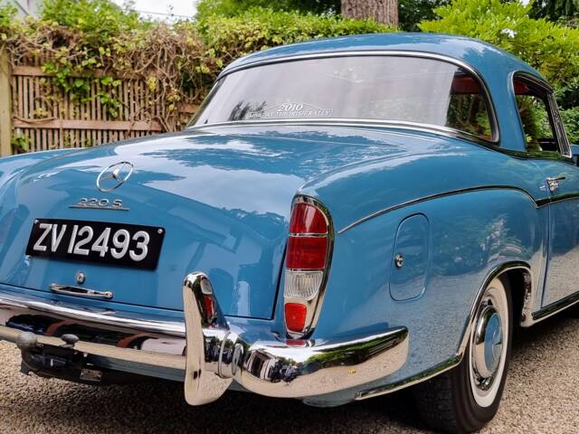 Mercedes-Benz 220 SE