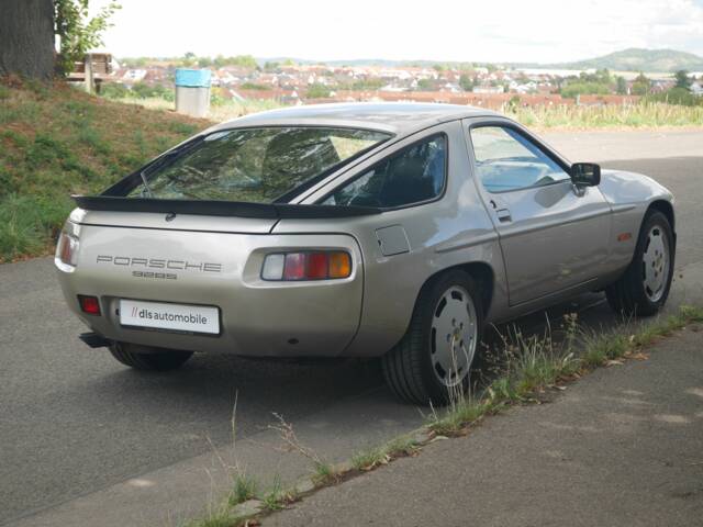 Porsche 928