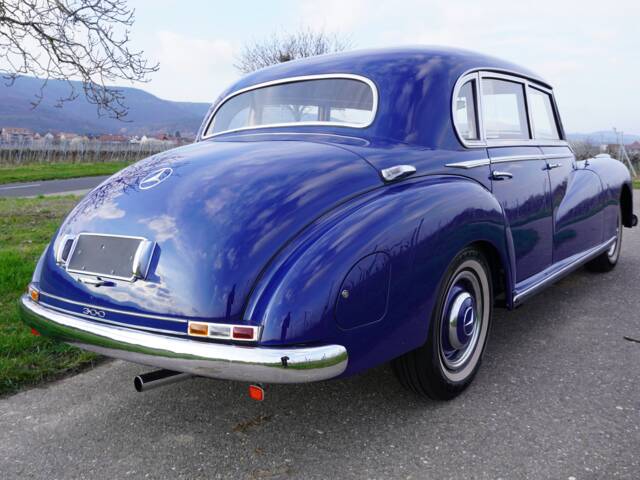 Mercedes-Benz 300