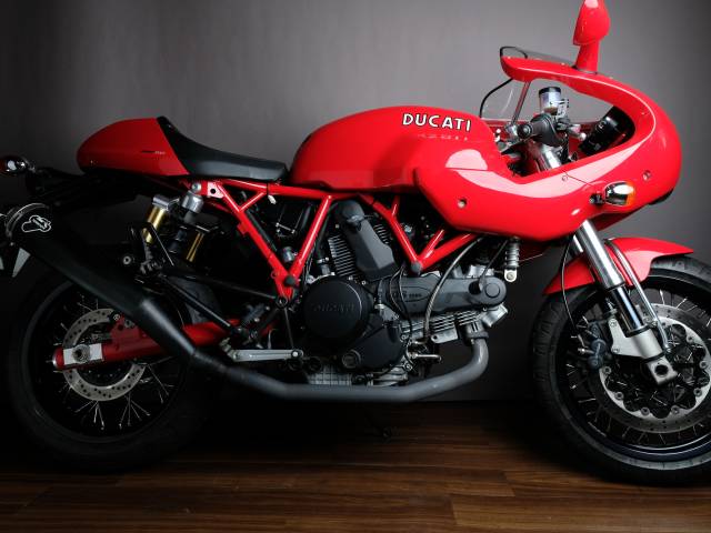 Imagen 1/9 de Ducati DUMMY (2004)