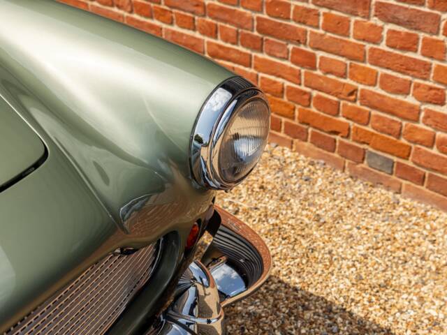 Aston Martin DB 4