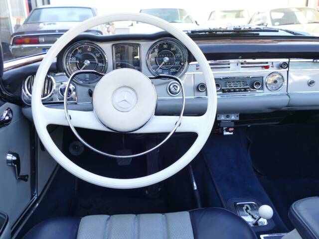 Mercedes-Benz 230 SL