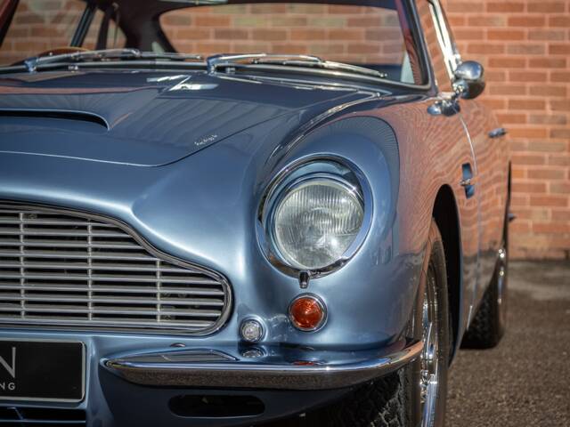 Aston Martin DB 6 Vantage