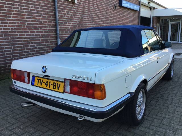 BMW 320i
