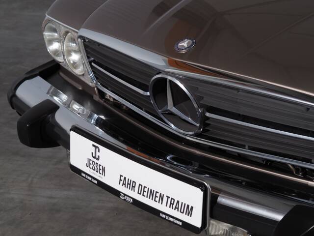 Mercedes-Benz 560 SL