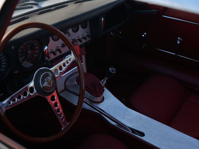 Jaguar E-Type 3.8