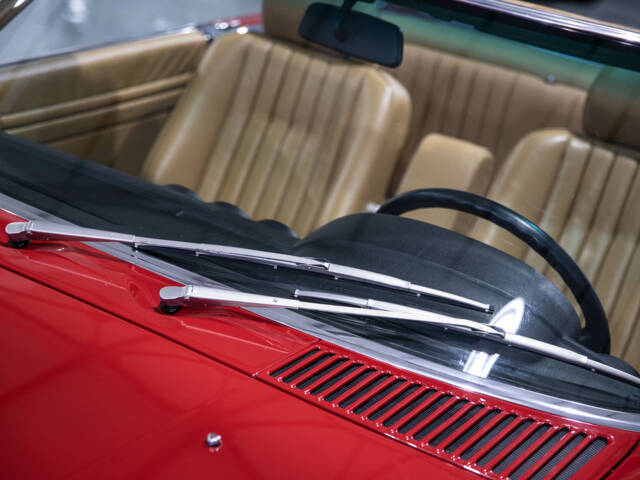 Mercedes-Benz 560 SL