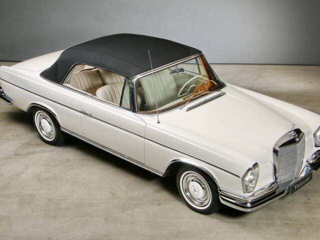 Mercedes-Benz 300 SE