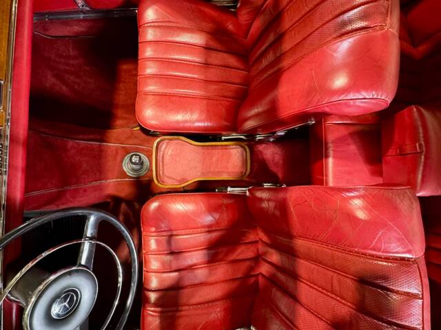 Mercedes-Benz 220 SE b