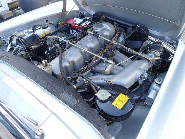 Mercedes-Benz 230 SL
