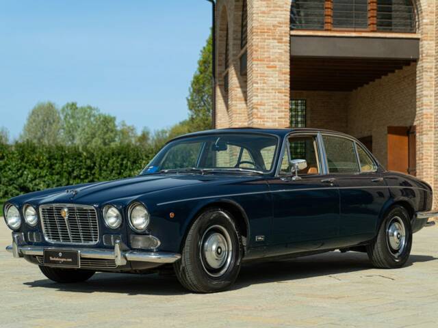 Image 1/50 of Jaguar XJ 6 4.2 (1972)