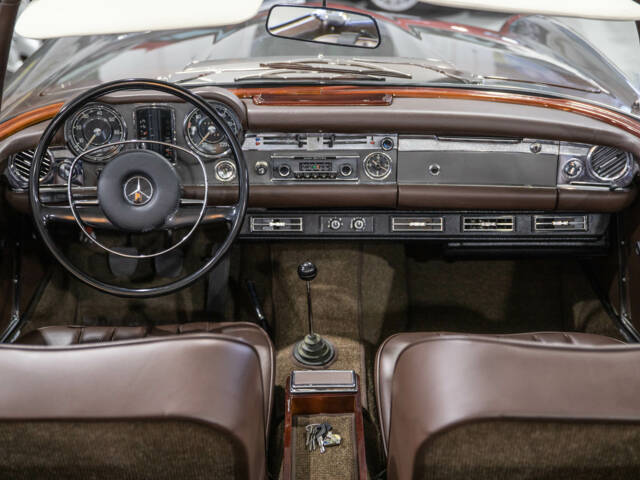Mercedes-Benz 280 SL