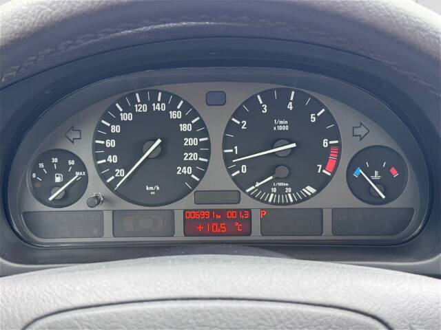 BMW 528i