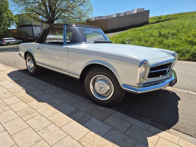 Mercedes-Benz 230 SL