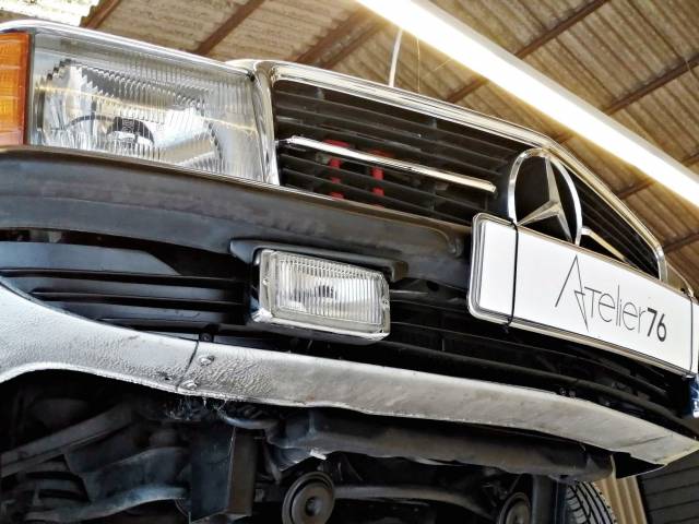 Mercedes-Benz 280 SL - Mercedes-Benz 280 SL mise sur pont