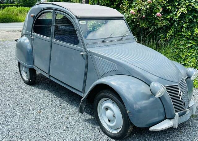 Image 1/4 de Citroën 2 CV  AZ (1955)