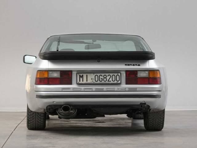 Porsche 944