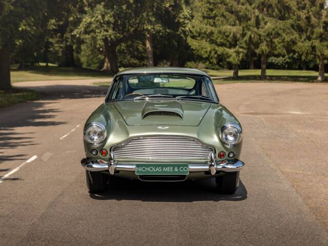 Aston Martin DB 4