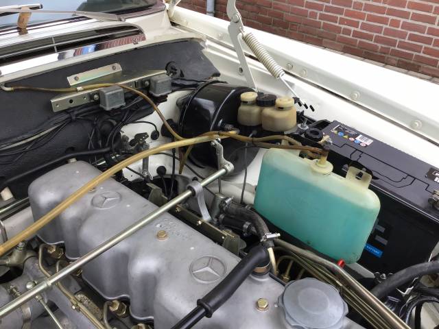 Mercedes-Benz 280 SE