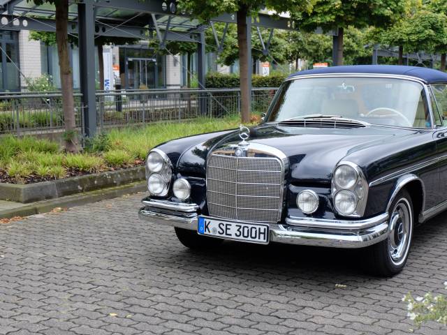 Mercedes-Benz 300 SE