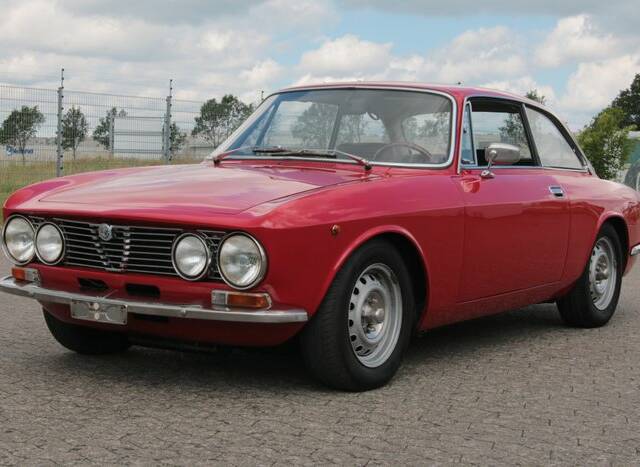 Immagine 1/7 di Alfa Romeo Giulia 1600 GT Junior (1976)