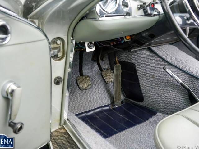 Mercedes-Benz 230 SL
