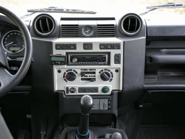Land Rover Defender 110