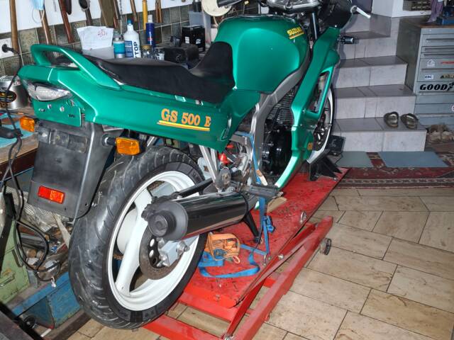Suzuki GS 500E