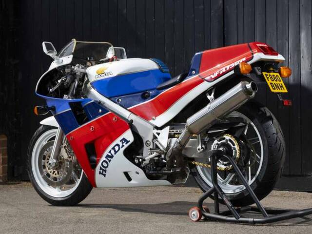 Honda VFR 750R RC 30
