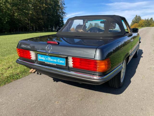 Mercedes-Benz 560 SL