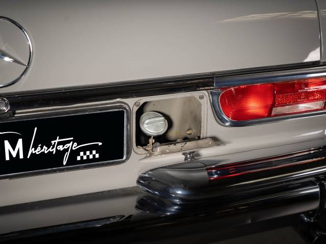 Mercedes-Benz 600