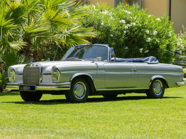 Afbeelding 1/58 van Mercedes-Benz 220 SE b (1965)