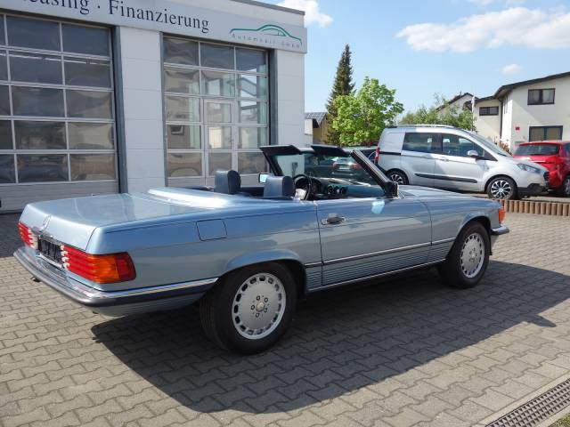 Mercedes-Benz 560 SL